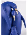 Escultura Familia de pingüinos. Serie Limitada. Azul y dorado