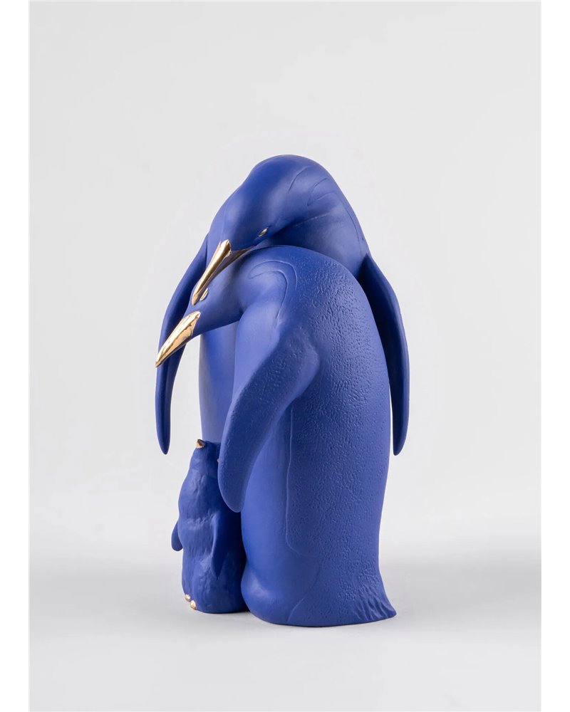 Escultura Familia de pingüinos. Serie Limitada. Azul y dorado