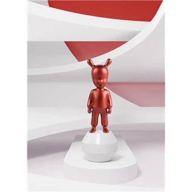 FiguraThe metallic red...