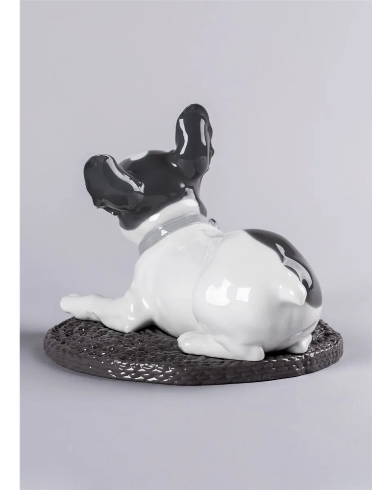 Figura perro Bulldog francés con macarons