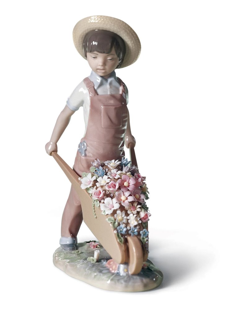 Figura niño Carretilla con flores