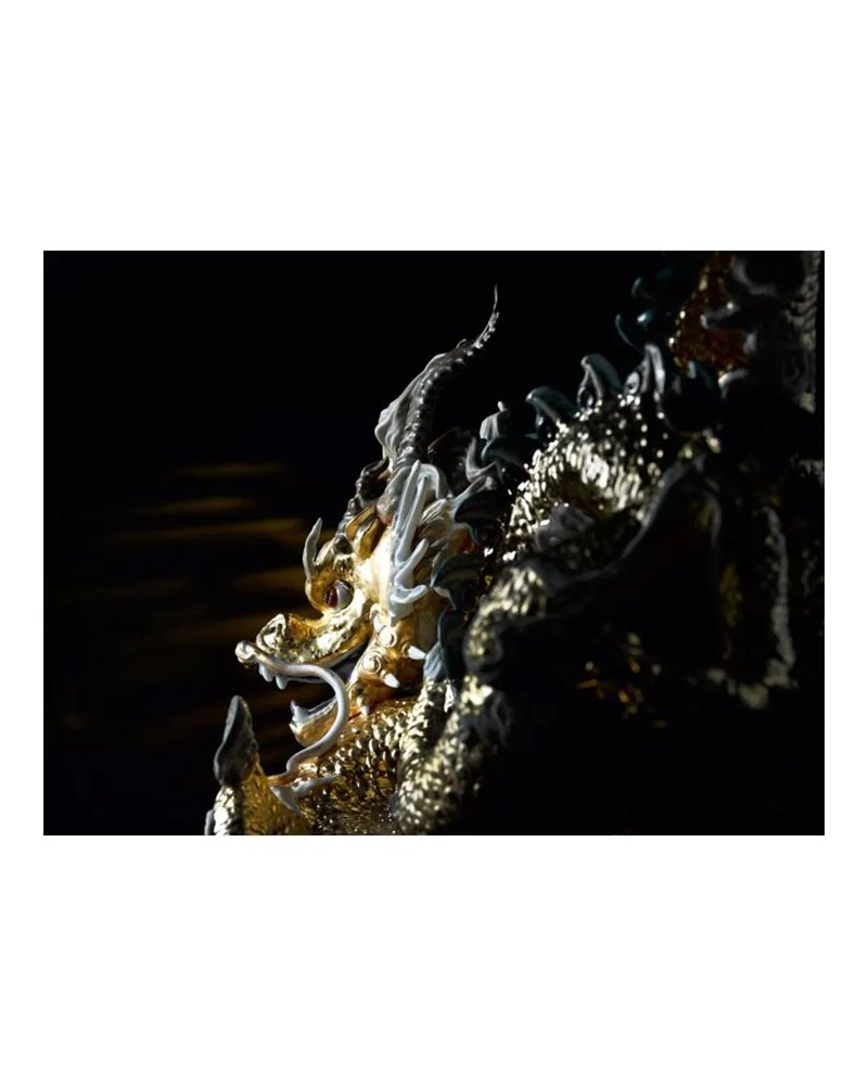 Escultura Gran Dragón. Lustre oro. Serie limitada