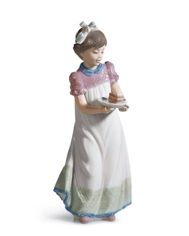 Figura Niña con tarta