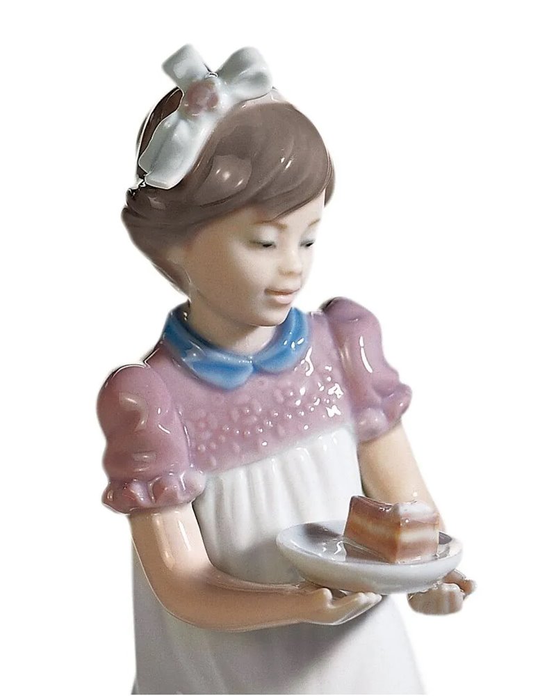 Figura Niña con tarta