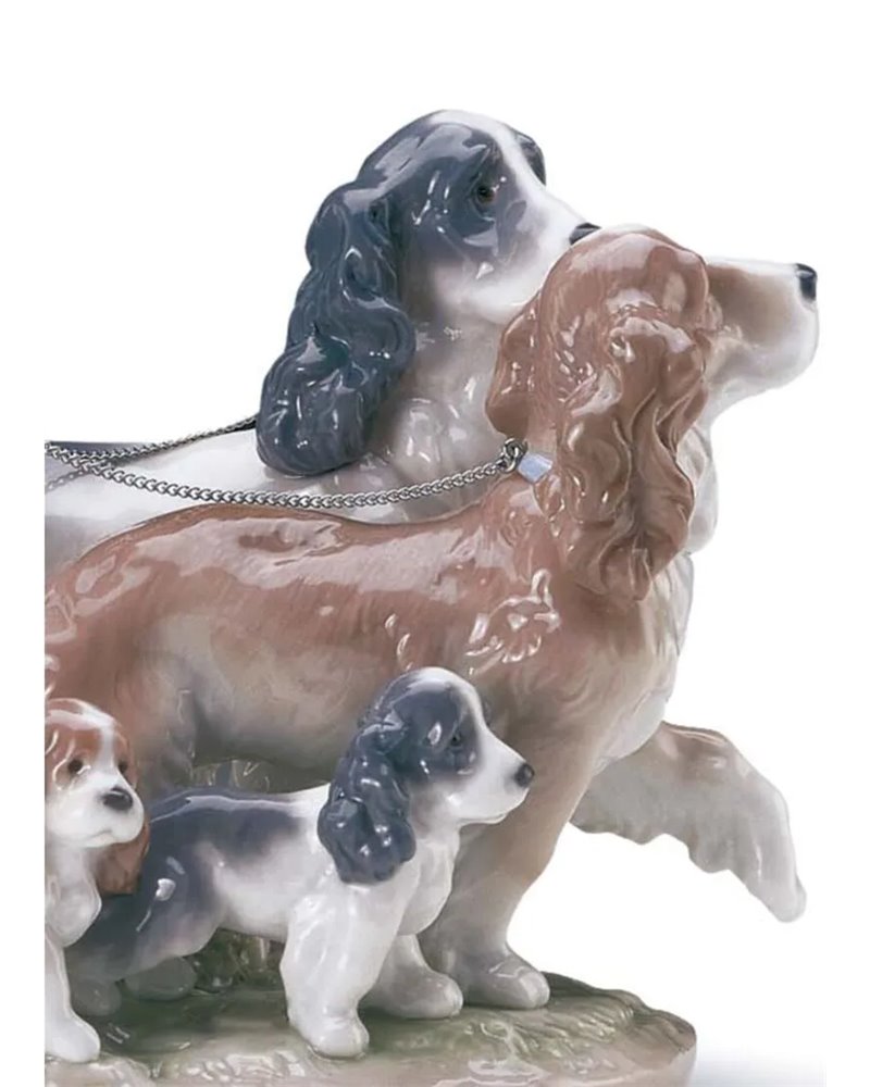 Figura niña con perros La gran familia