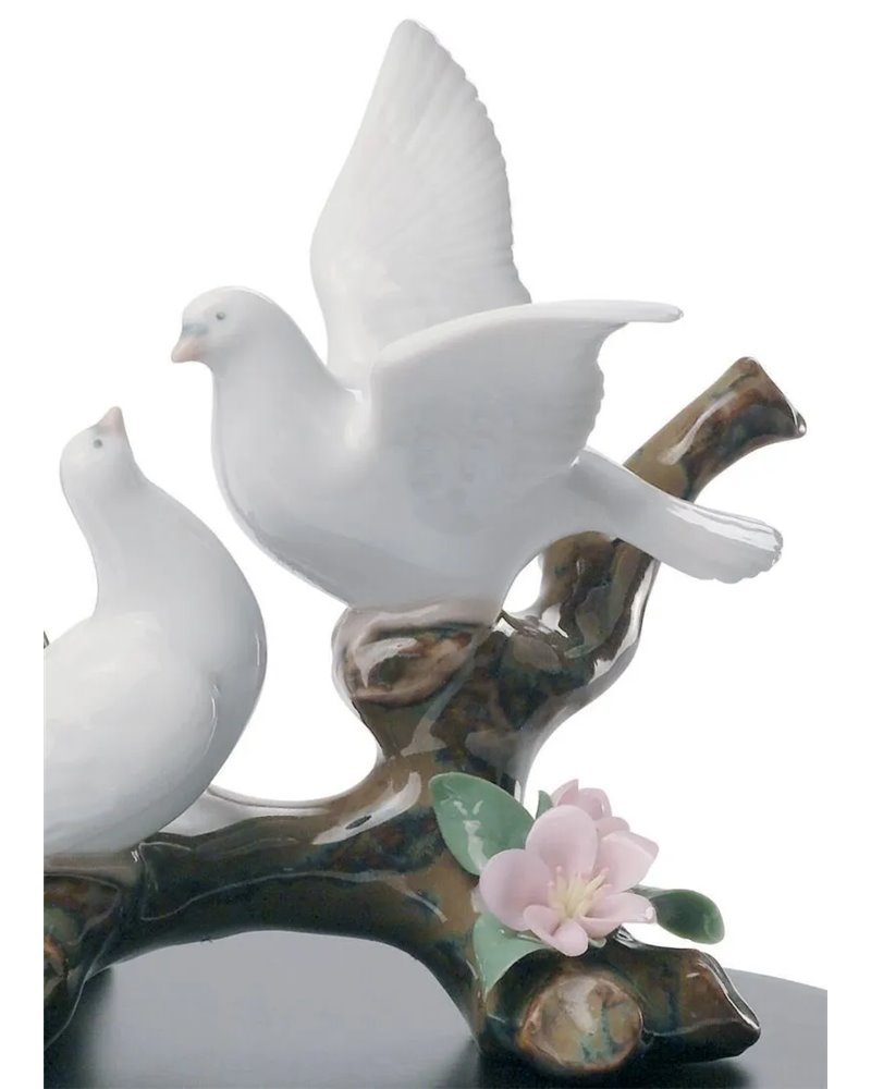 Figura Palomas en cerezo