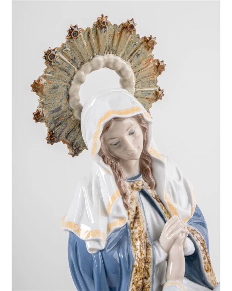 Figura La Virgen de la Divina Providencia