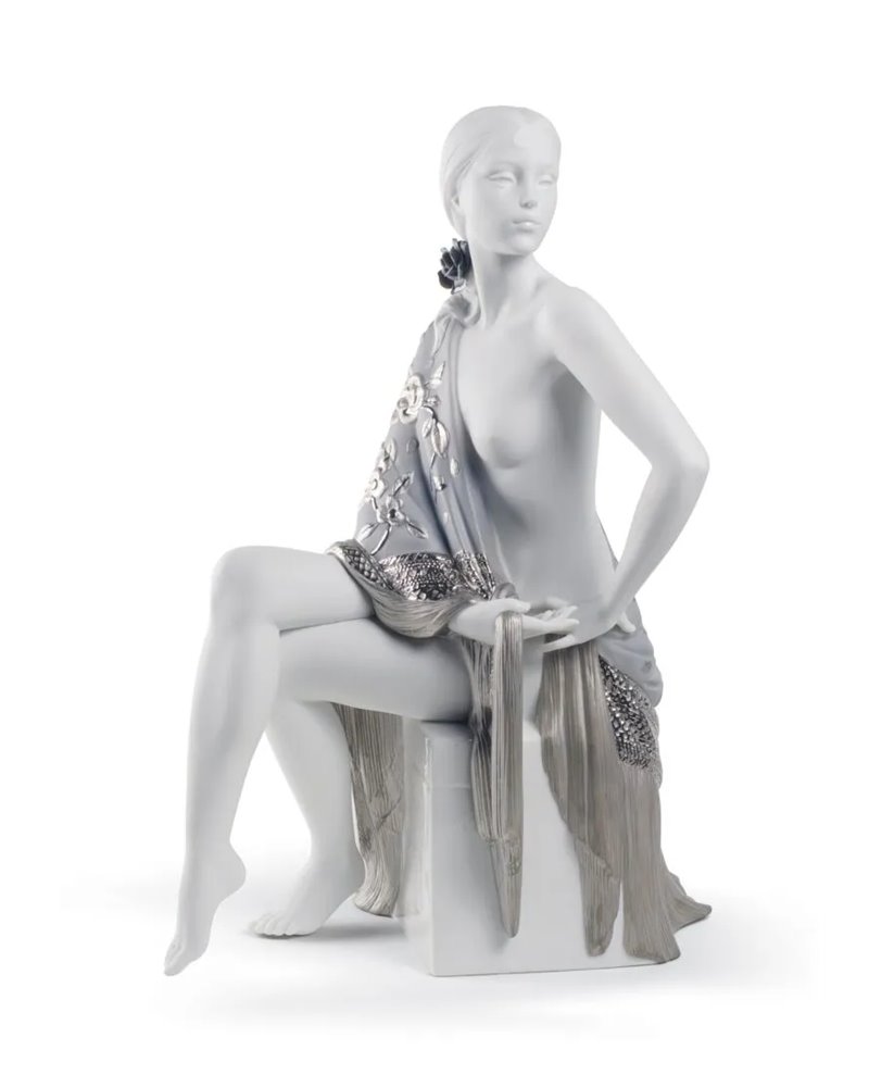 Figura mujer Desnudo con mantón. Lustre plata