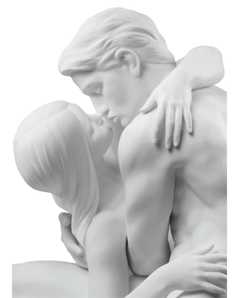 Escultura pareja Beso apasionado