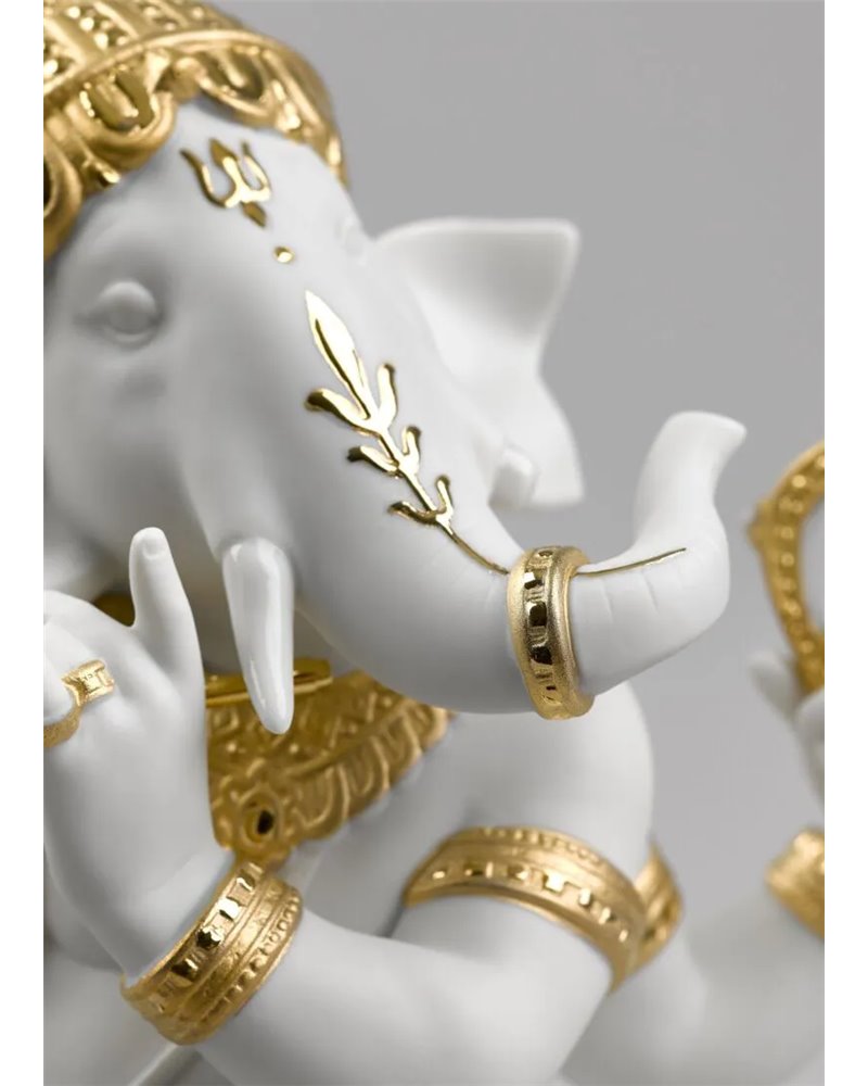 Figura Ganesha con Bansuri. Lustre oro