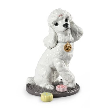 Figura perro Caniche con mochis