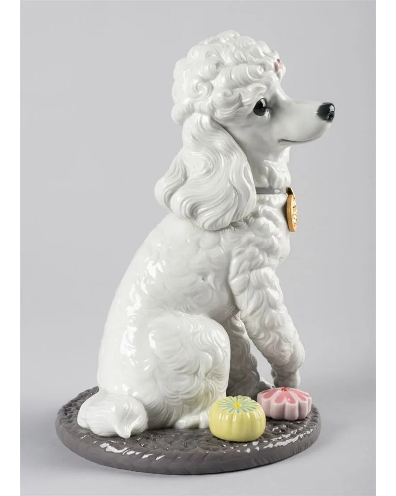 Figura perro Caniche con mochis