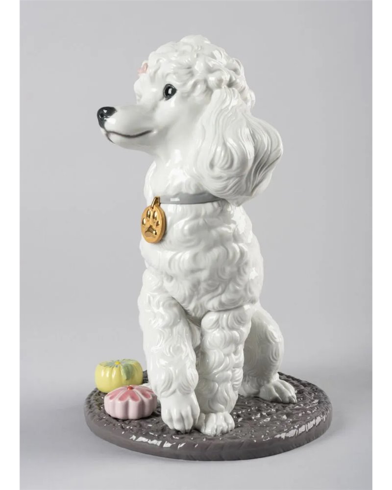 Figura perro Caniche con mochis